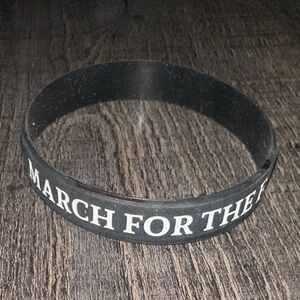 💞 Black & White “March For The Fallen - Never Forgotten” Rubber Bracelet